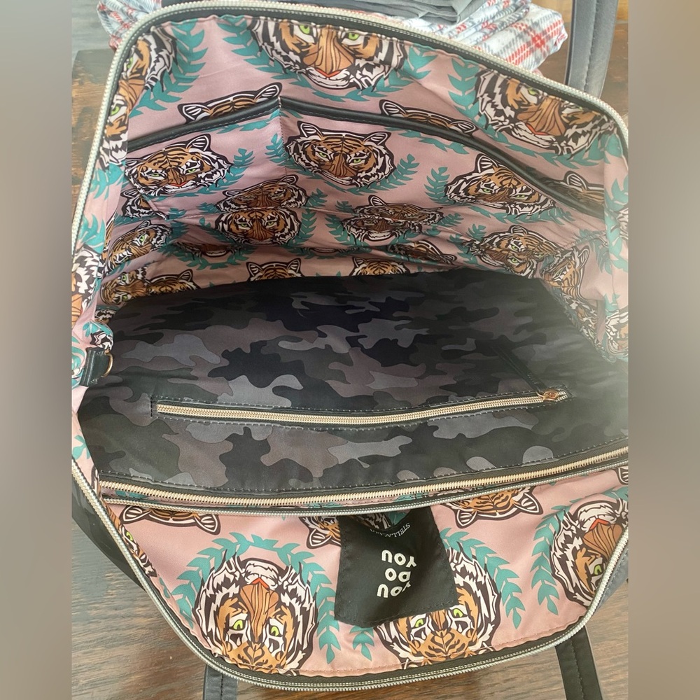 Stella & Dot Lady Boss Camouflage Tote with Laptop Holder - Picture 9 of 14